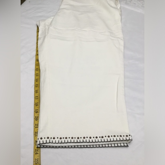 Ruby Rd. Women's Cropped Cream Jeans - Picture 5 of 16